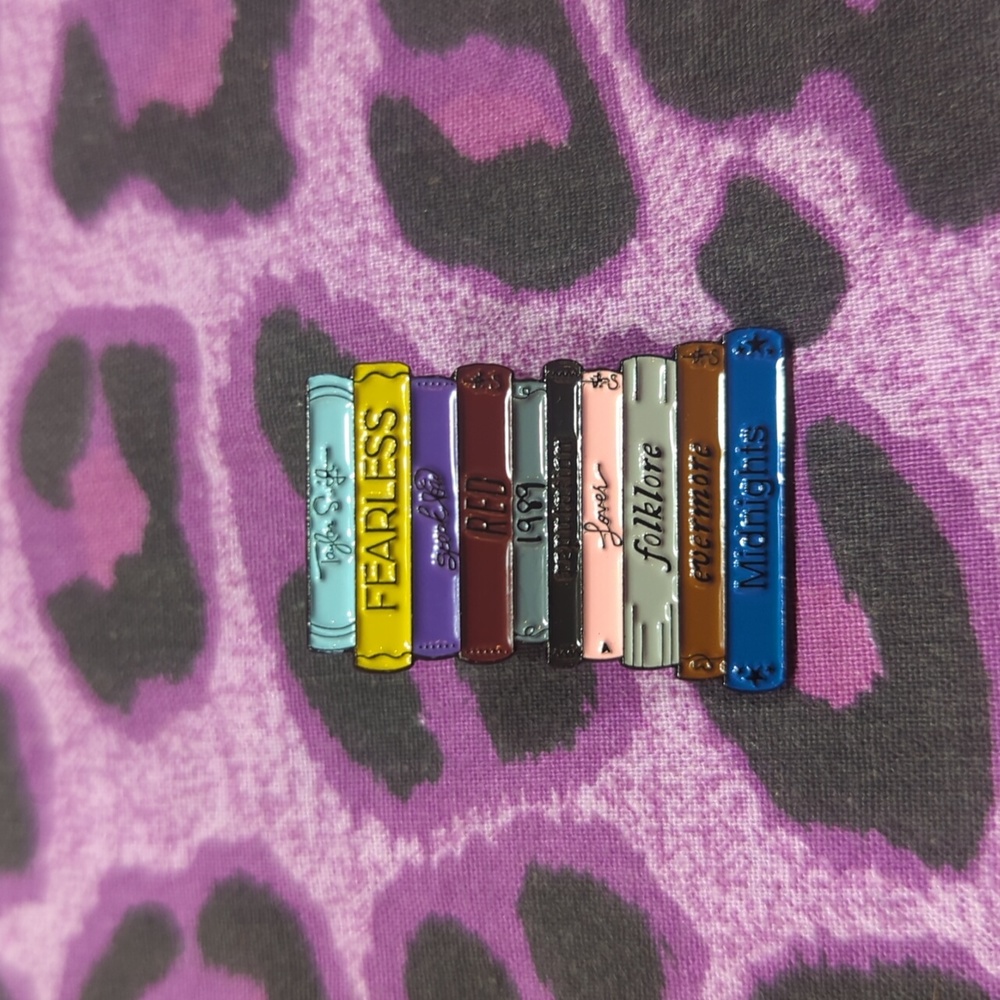 📚 Taylor Swift - Albums - Enamel Pin